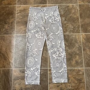 Lululemon Womens Crop Yoga Pants Size 2 Gray Floral Print Athleisure